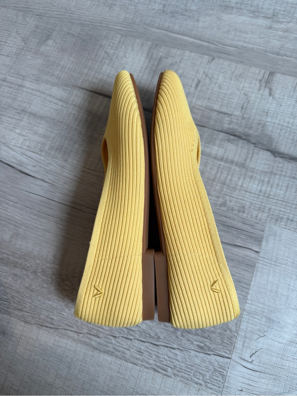 Vivaia Margot V-cut Ballet Flats - Picture 8 of 8
